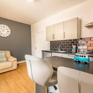  Apartment Platform Avenues 2 With Free Street Parking